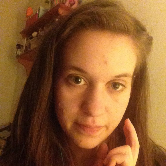 Meet your Posher, Hannah - Picture 3 of 3